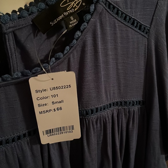 NWT small navy top with flutter sleeves - Picture 4 of 6